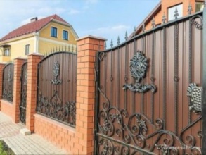 Кирпичный забор с ковкой  150 метров фото в Красково