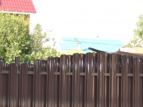 Забор из евроштакетника на ленточном фундаменте 10 метров фото в Красково