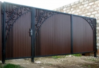 Распашные ворота из профнастила - пример 1 фото в Красково